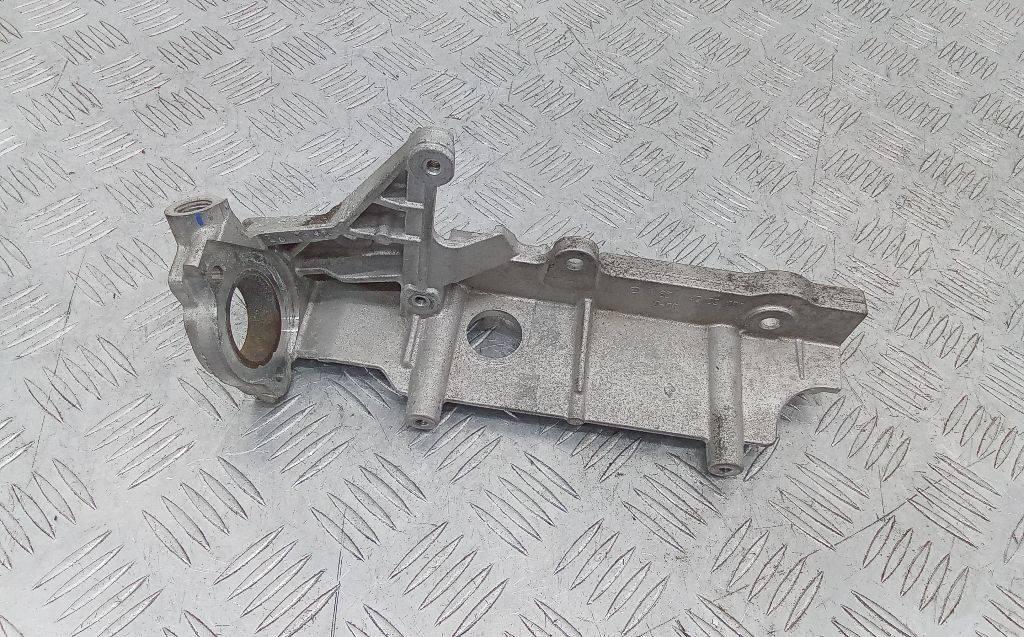 кронштейн двигателя Mercedes-Benz CLA-Класс C117 2015, 2.2 л., дизель, A6511420200 - фото №1