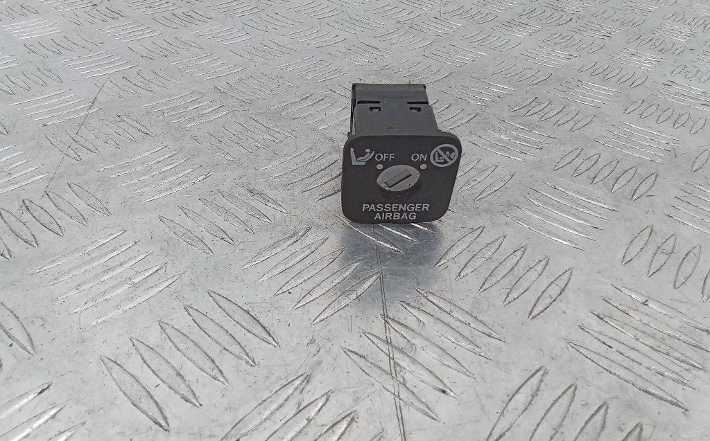 кнопка Airbag Toyota Verso 1 поколение 2009 - фото №1