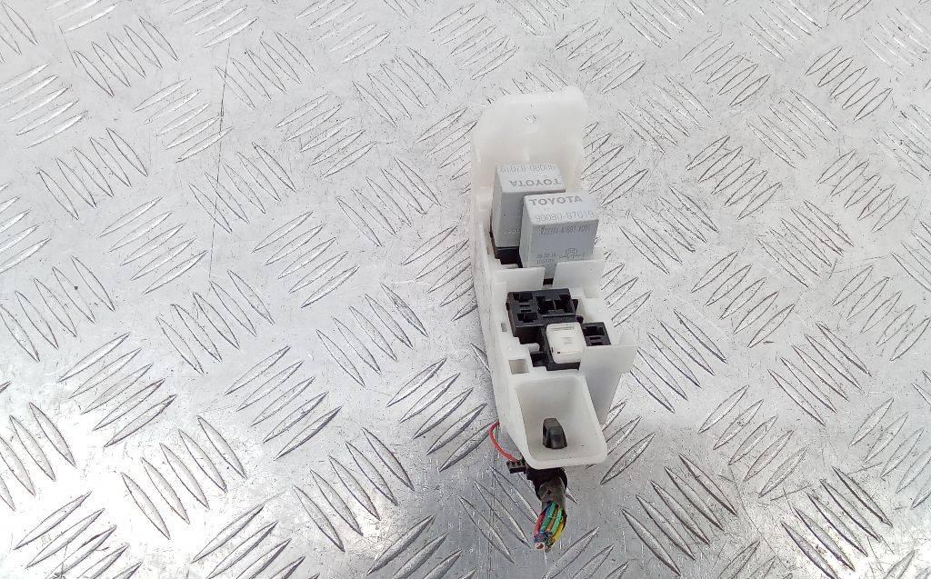 блок реле Toyota Verso 1 поколение 2009 - фото №1