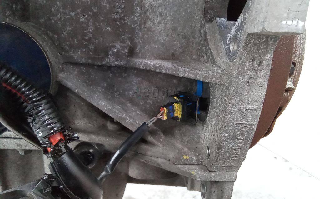 датчик коленвала Ford Fiesta 6 поколение 2010, 1.3 л., бензин, МКПП - фото №1