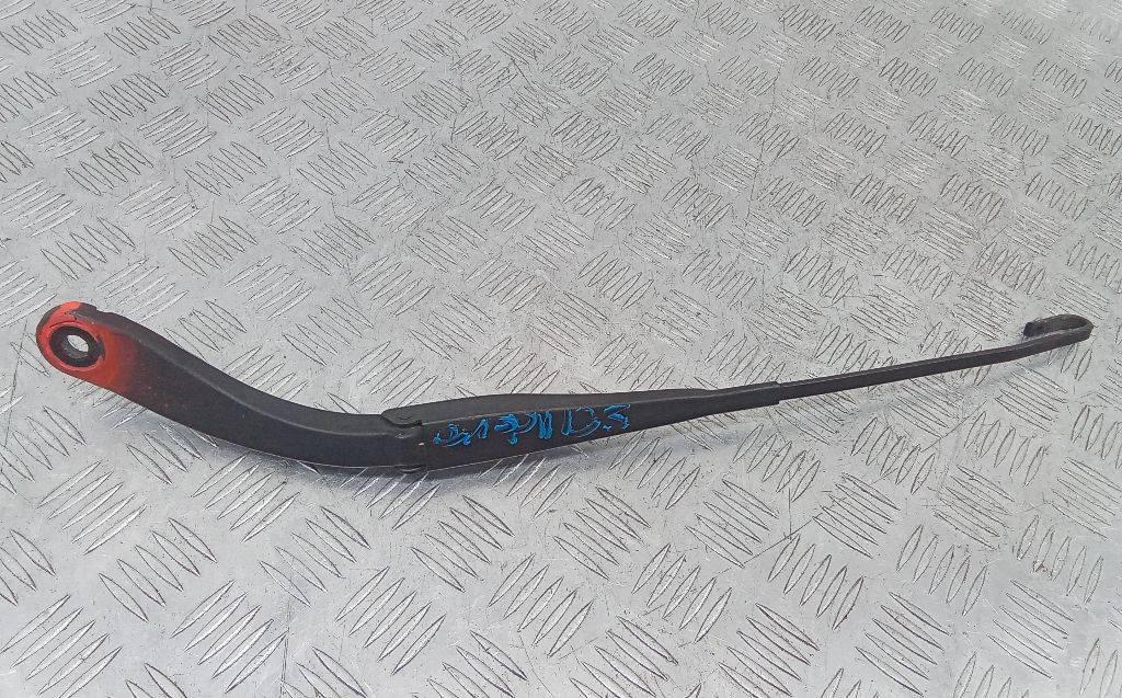 щеткодержатель (поводок стеклоочистителя, дворник) Dacia Sandero 1 поколение 2012, 288803876R - фото №1