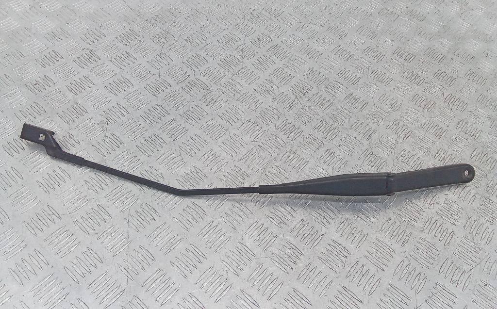 щеткодержатель (поводок стеклоочистителя, дворник) Ford Fiesta 6 поколение 2011, 8A6117526 - фото №1