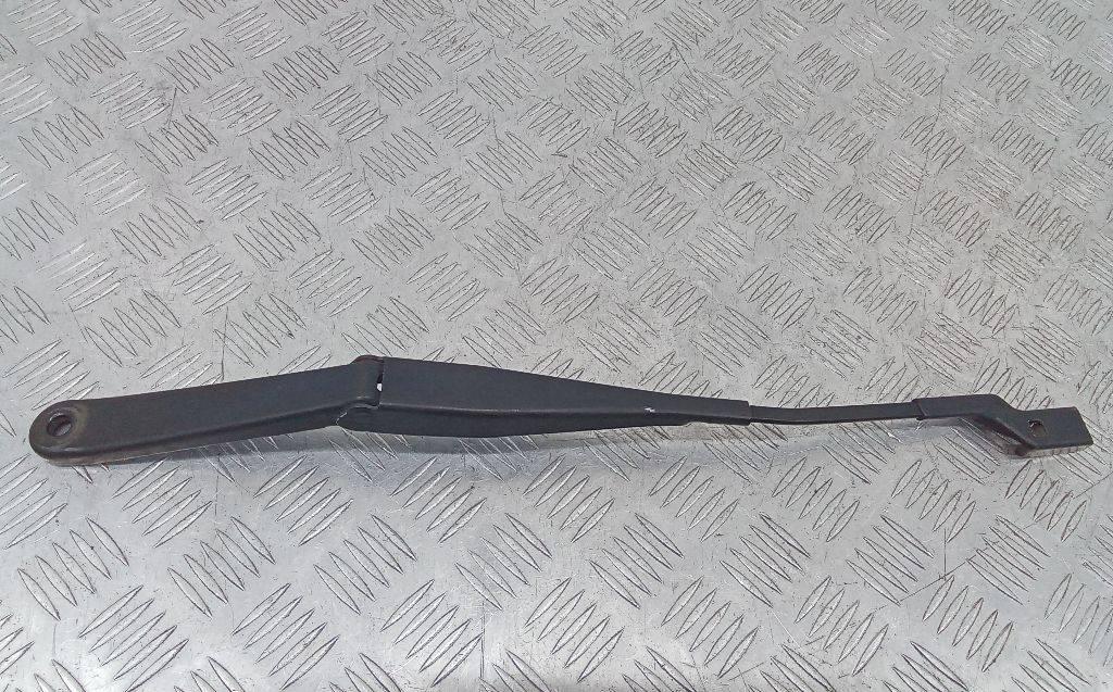 щеткодержатель (поводок стеклоочистителя, дворник) Ford Fiesta 6 поколение 2011, 8A6117526 - фото №1