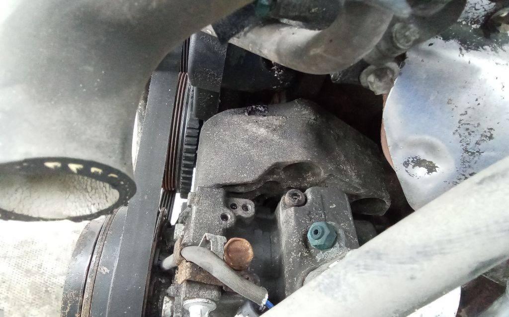 кронштейн компрессора кондиционера Opel Zafira 1 поколение (A) 1999, 1.6 л., бензин, МКПП - фото №1