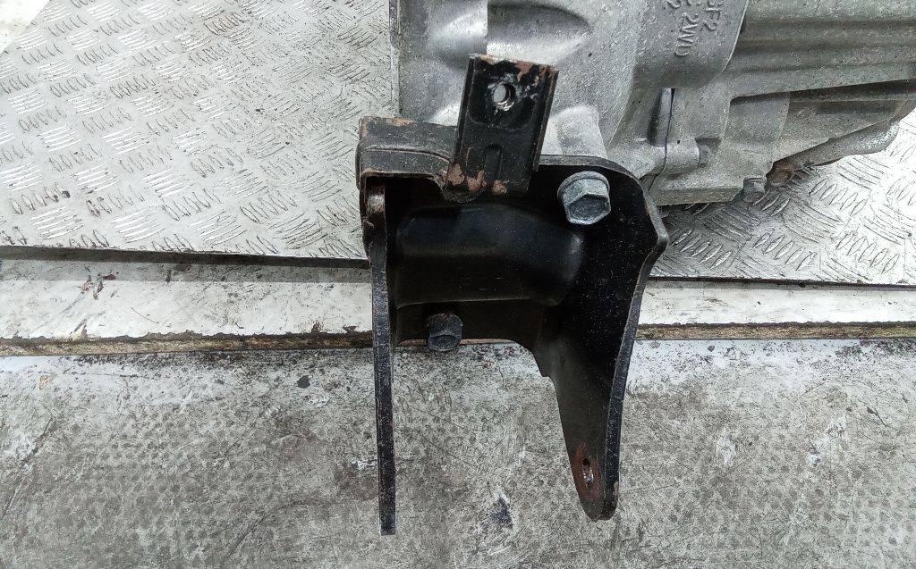 кронштейн КПП Kia Carens 3 поколение 2007, 2.0 л., дизель, МКПП - фото №1