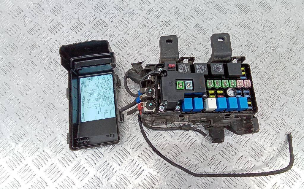 блок предохранителей Kia Carens 3 поколение 2007, 2.0 л., дизель, МКПП, 919503K540 - фото №1