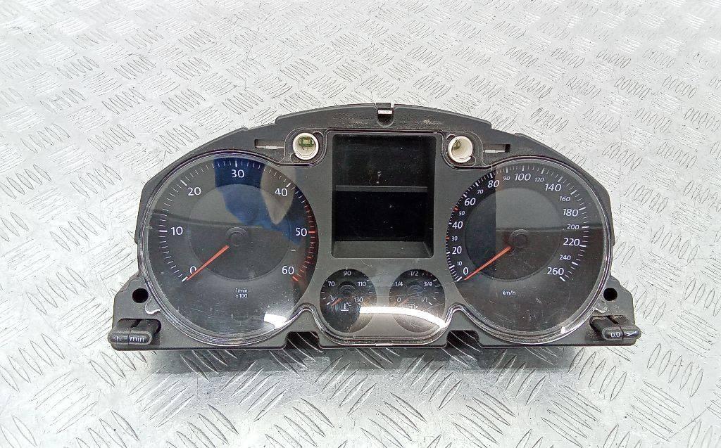 щиток приборов (приборная панель) Volkswagen Passat B6 2005, 3C0920850Q - фото №1