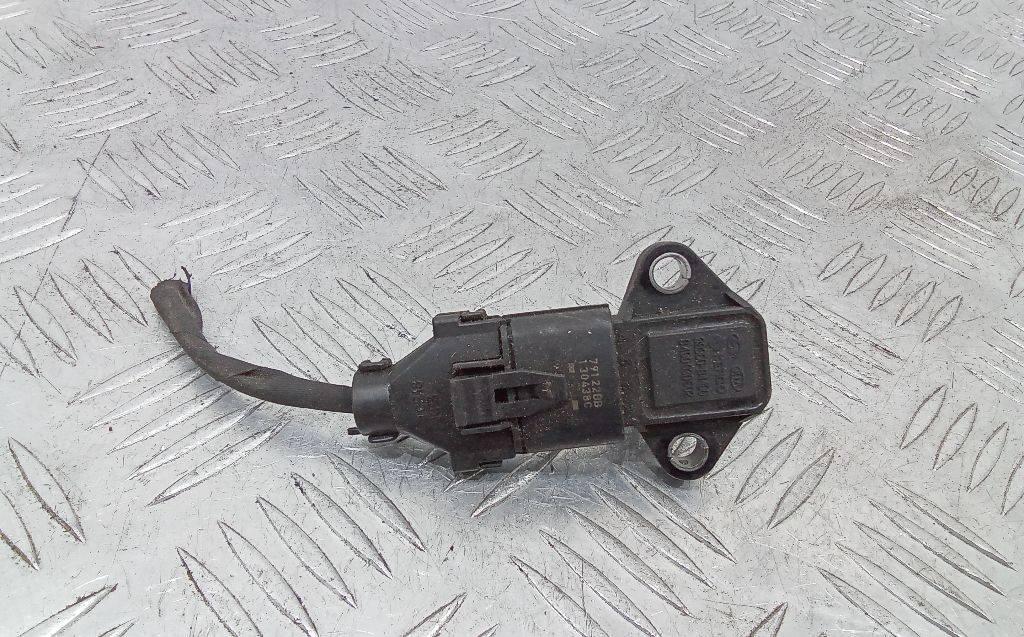 датчик абсолютного давления Hyundai i30 FD 2008, 1.6 л., дизель, 39300-84400 - фото №1
