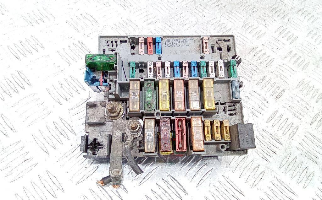 блок предохранителей Peugeot 607 1 поколение 2001, 9628024480 - фото №1