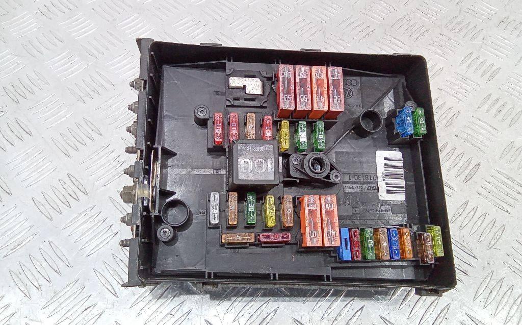 блок предохранителей Volkswagen Golf 5 поколение 2006, 9652474680 - фото №1