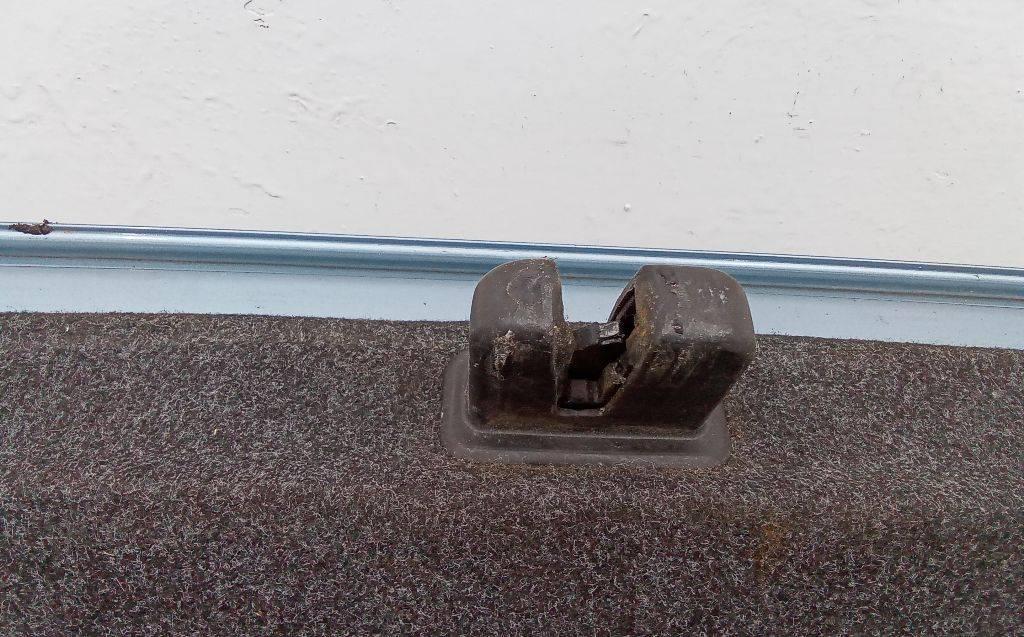 замок багажника Volkswagen Passat B6 2009, седан - фото №1