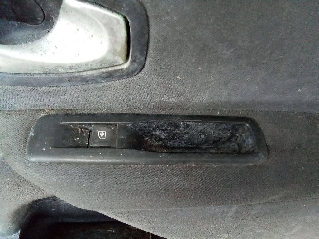 кнопка стеклоподъемника двери Renault Megane 3 поколение 2010 - фото №1