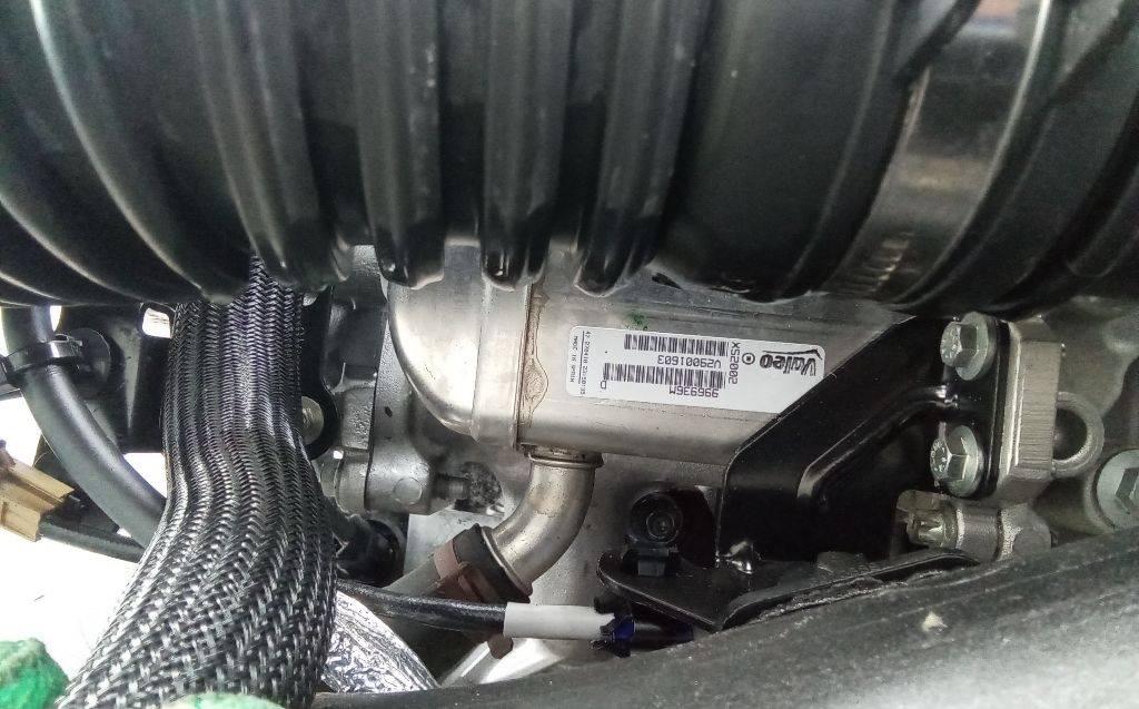 охладитель EGR / Радиатор EGR Renault Megane 3 поколение 2010, 1.9 л., дизель, МКПП, V29001603 - фото №1