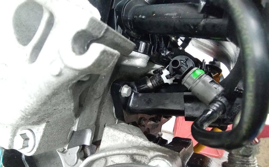 форсунка Dacia Sandero 1 поколение 2009, 1.2 л., бензин, МКПП - фото №1