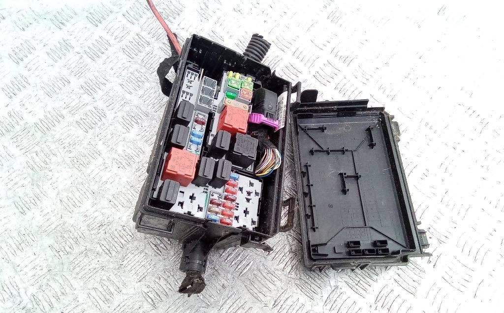 блок предохранителей Opel Corsa D 2008, 1.2 л., бензин, МКПП - фото №1