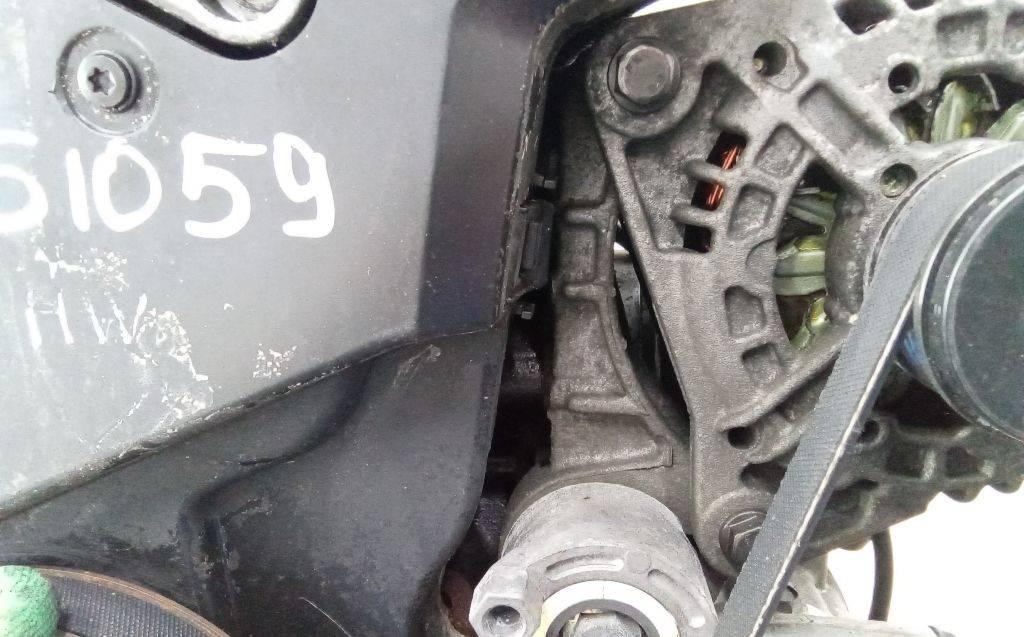 кронштейн генератора Renault Modus 1 поколение 2005, 1.5 л., дизель, МКПП - фото №1