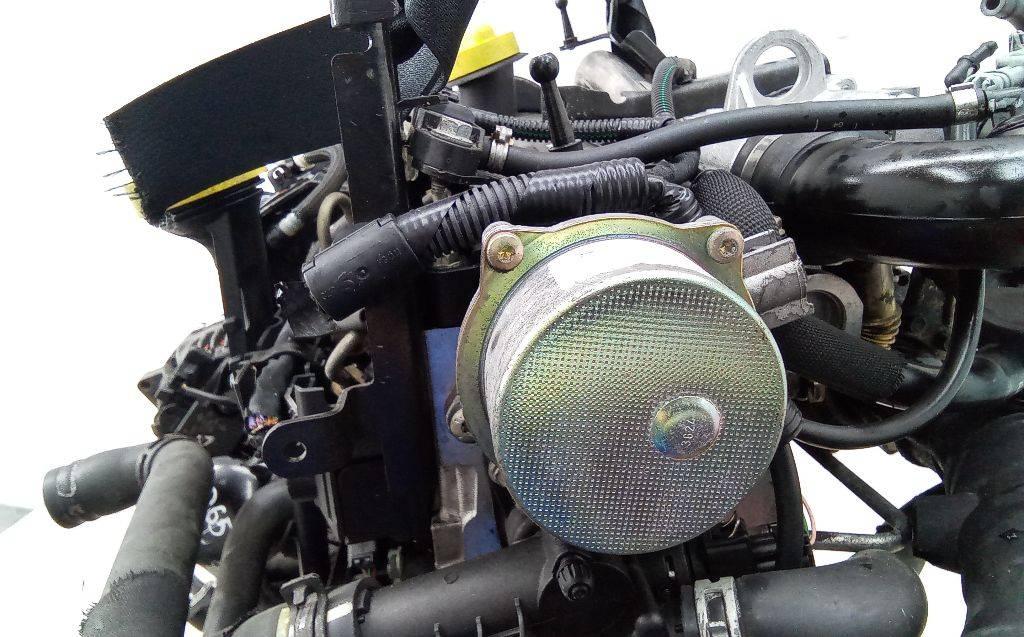 насос вакуумный Renault Modus 1 поколение 2005, 1.5 л., дизель, МКПП - фото №1