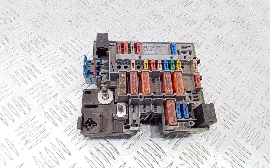 блок предохранителей Citroen Xsara Picasso 1 поколение 2000, 9628024480 - фото №1