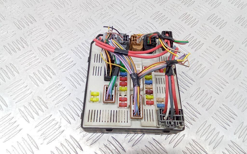 блок предохранителей Renault Megane 3 поколение 2010, 284B61871R - фото №1