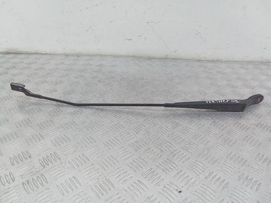 щеткодержатель (поводок стеклоочистителя, дворник) Peugeot Partner 2 поколение (B9) 2009, 9682974780 - фото №1