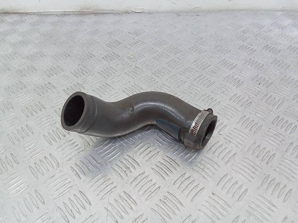 патрубок интеркулера Renault Scenic 2 поколение 2004, бензин, 8200246222 - фото №1