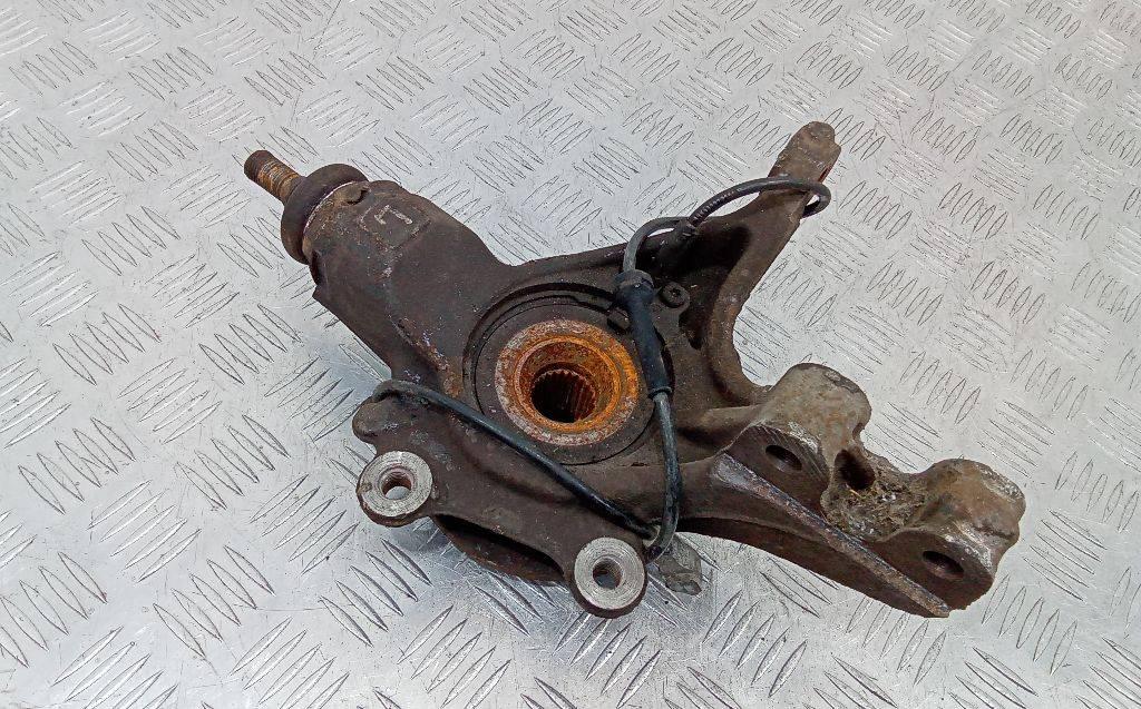 кулак поворотный левый Peugeot Partner 2 поколение (B9) 2009, 1.6 л., дизель - фото №1