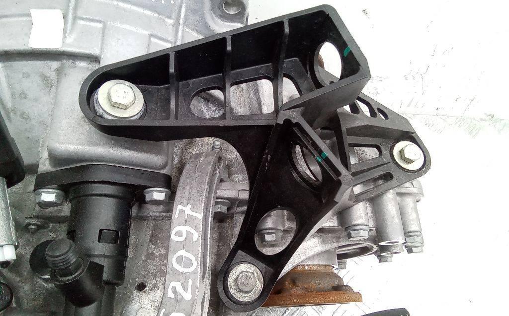 кронштейн КПП Volkswagen T-Roc 1 поколение 2019, 1.5 л., бензин, МКПП - фото №1