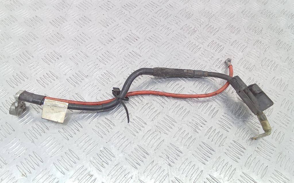плюсовой провод аккумулятора Volkswagen Passat B6 2009, 2.0 л., дизель, МКПП - фото №1