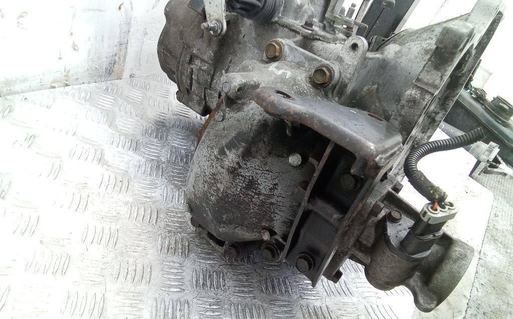 кронштейн КПП Chrysler Voyager 3 поколение 1997, 2.4 л., бензин, МКПП - фото №1