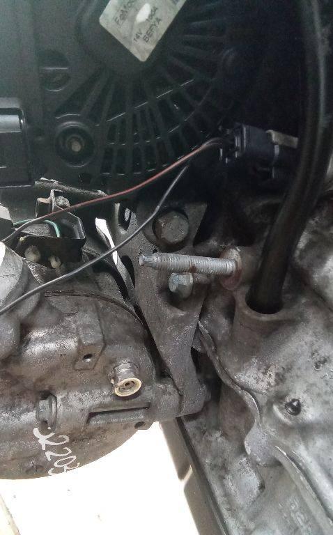 кронштейн компрессора кондиционера Mazda 5 CW 2012, 1.6 л., дизель, МКПП - фото №1