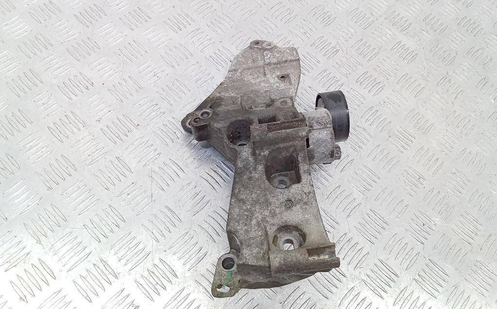 кронштейн генератора Renault Clio 3 поколение 2008, 8200669494 - фото №1