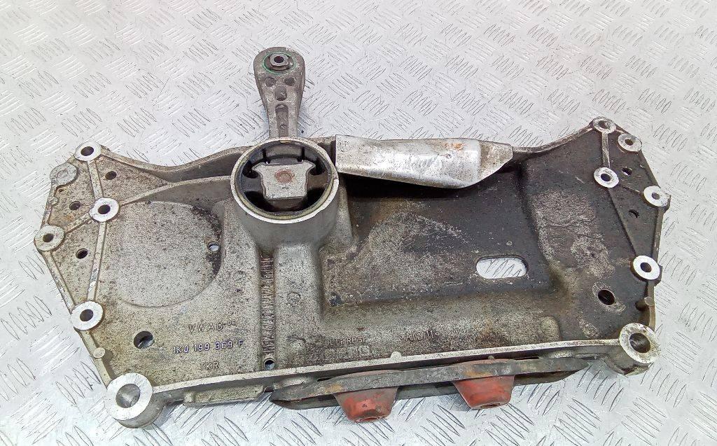 балка подвески передняя (подрамник) Volkswagen Golf 5 поколение 2005, 1K0199369 - фото №1