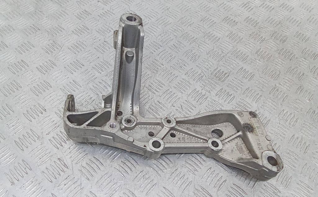 рычаг передний правый Volkswagen Golf 5 поколение 2005, 1K0199296 - фото №1