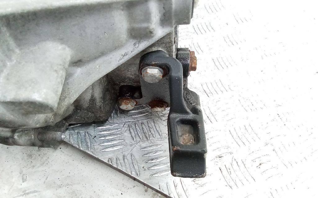 кронштейн КПП Peugeot 5008 1 поколение 2010, 1.6 л., дизель, МКПП - фото №1