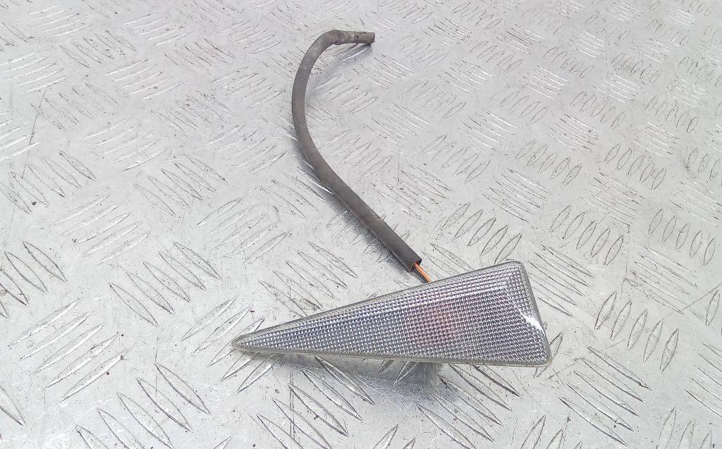 повторитель поворота на крыле левый Renault Megane 2 поколение 2004, 8200027150 - фото №1