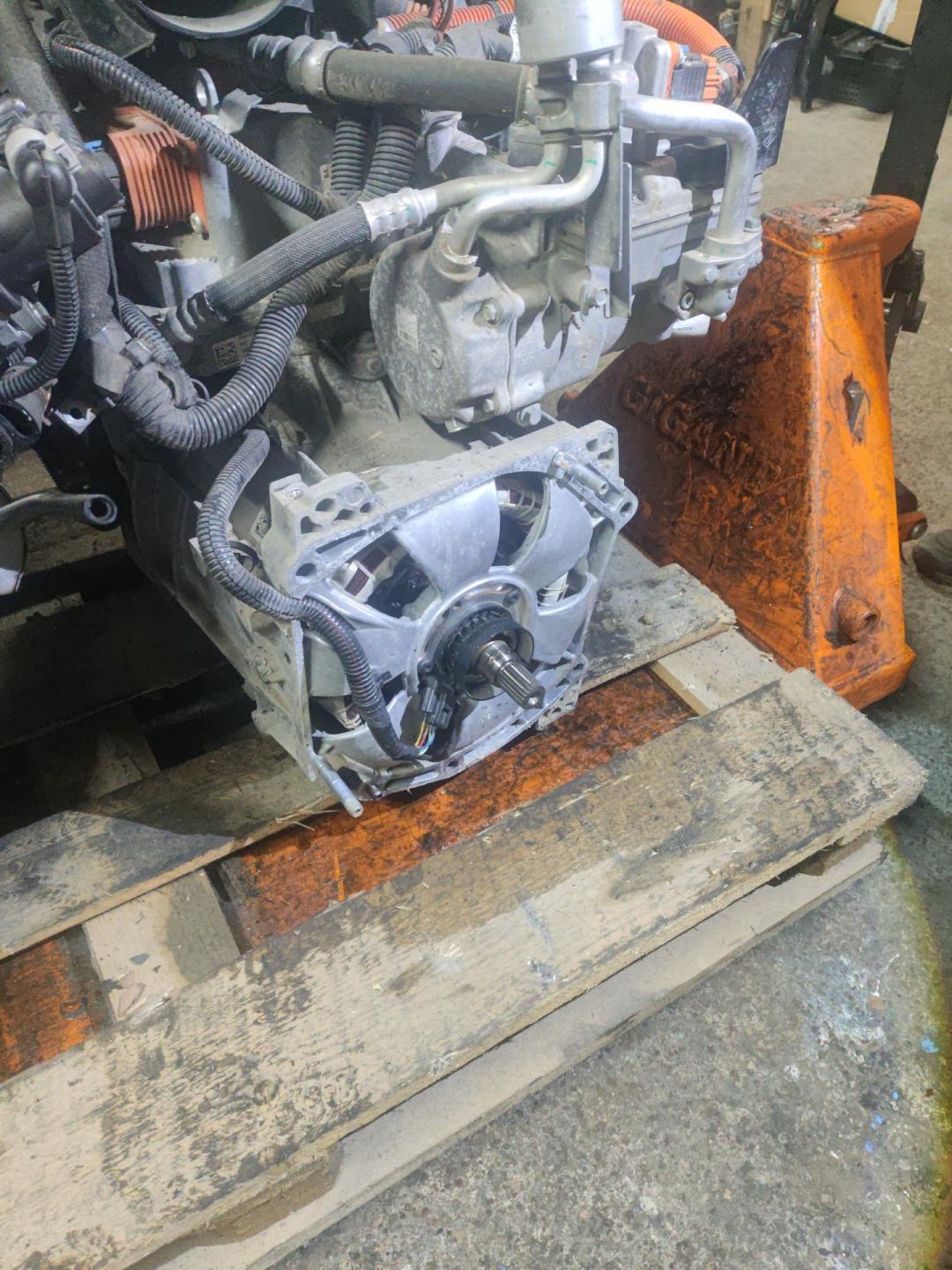 двигатель Renault Zoe 1 поколение 2018, 5AQ607 - фото №1