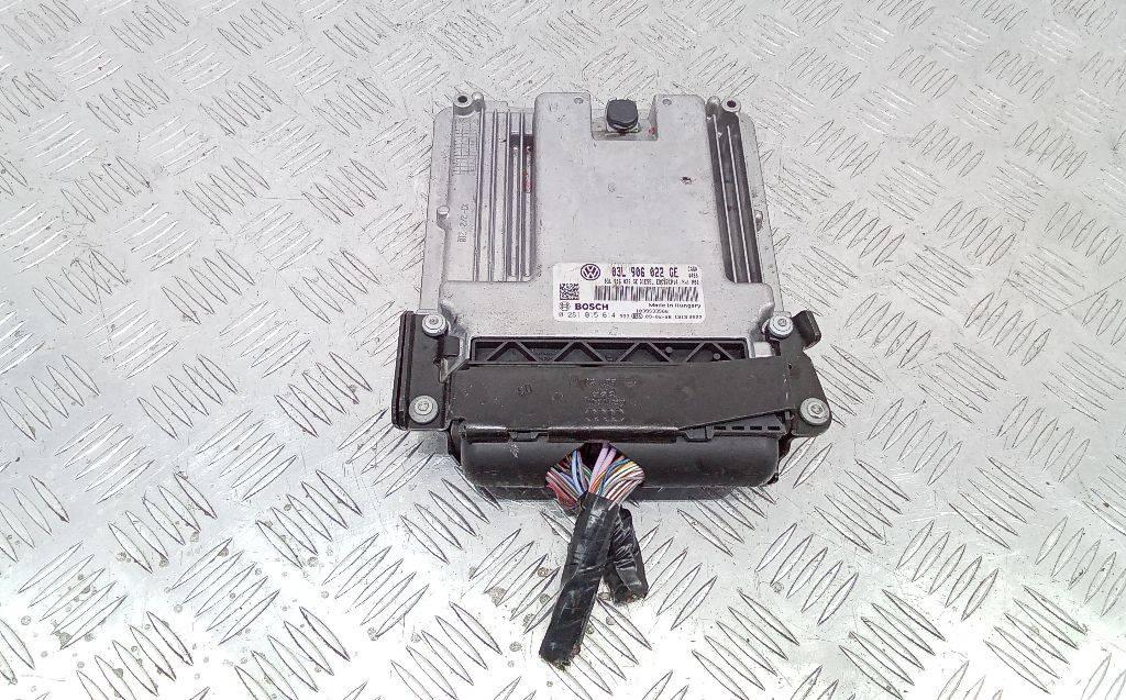 блок управления двигателем SEAT Exeo 1 поколение 2009, 2.0 л., дизель, МКПП, 03L906022GE - фото №1
