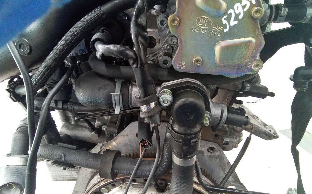 корпус термостата Audi A4 B6 2001, 1.9 л., дизель, МКПП, 038121144 - фото №1