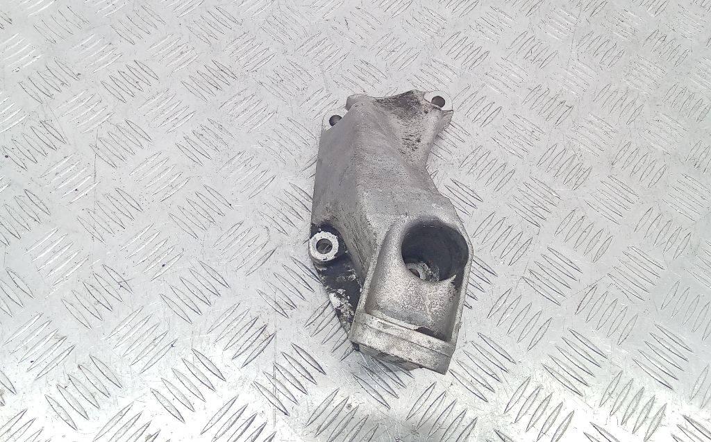 кронштейн двигателя Volkswagen Passat B5 1999, 1.9 л., дизель, МКПП, 8D0199307 - фото №1