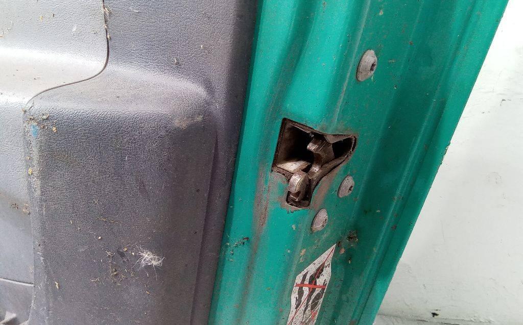 замок двери передней правой Mercedes-Benz Axor 1 поколение 2002 - фото №1