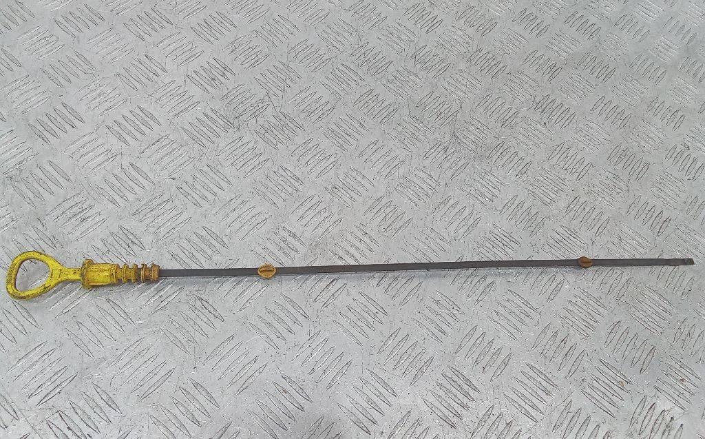 щуп двигателя Audi TT 8N 2000, 06A115611Q - фото №1