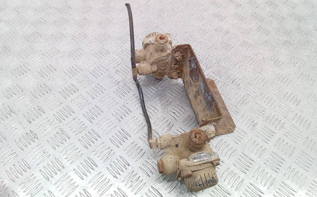 Клапан ускорительный DAF XF 105 1 поколение 2005, AC577A - фото №1