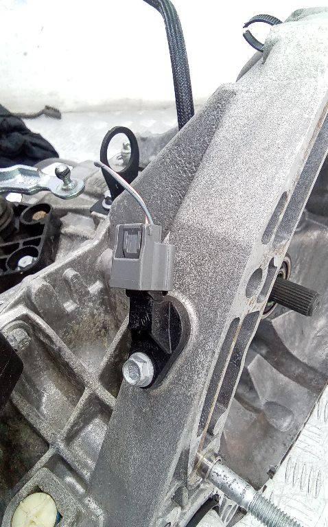 датчик коленвала Dacia Sandero 1 поколение 2011, 1.5 л., дизель, МКПП, 8200885209 - фото №1