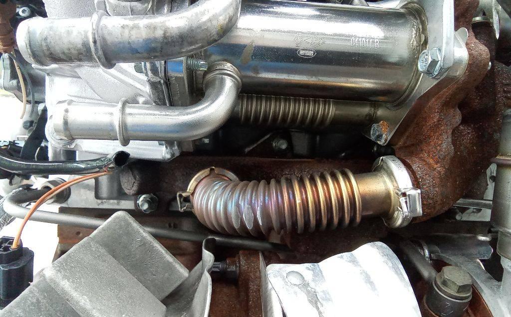 коллектор выпускной Dacia Sandero 1 поколение 2011, 1.5 л., дизель, МКПП - фото №1