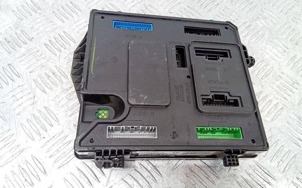 блок комфорта Renault Megane 3 поколение 2009, 284B13297R - фото №1