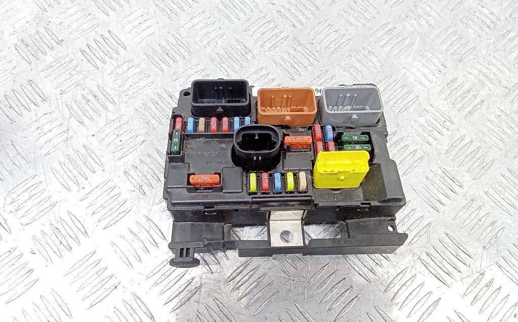 блок предохранителей Peugeot 207 1 поколение 2007, 9664997780 - фото №1