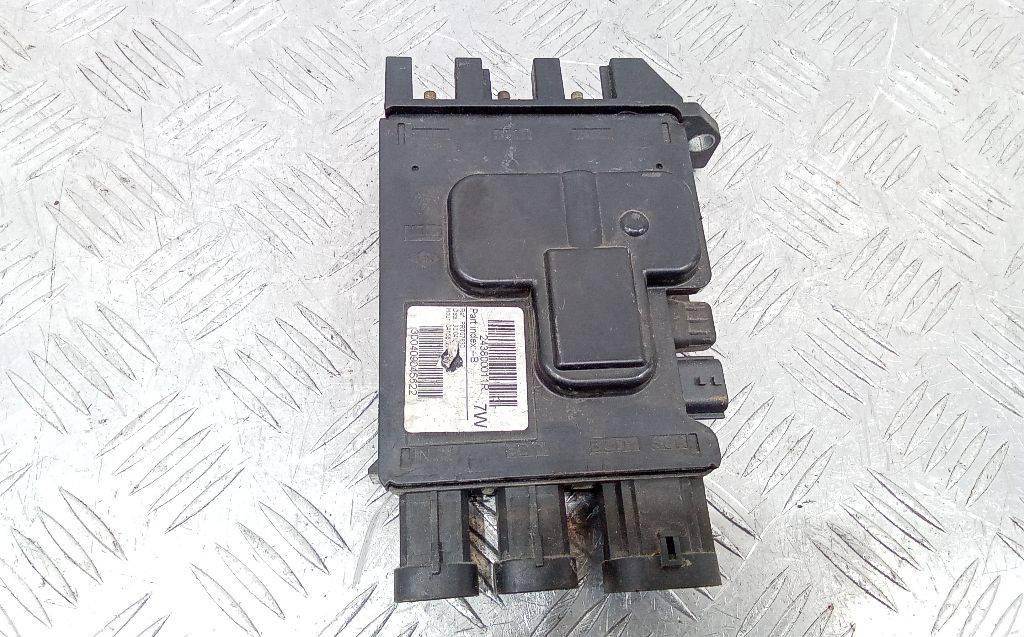 блок предохранителей Renault Megane 3 поколение 2009, 1.5 л., дизель, 243800011R - фото №1