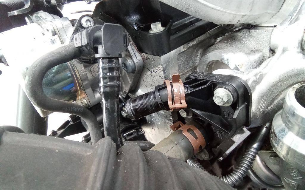 фланец (тройник) системы охлаждения Renault Megane 3 поколение 2008, 1.5 л., дизель, МКПП, 8200337841 - фото №1