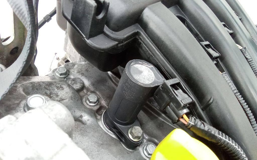 катушка зажигания Renault Clio 3 поколение 2006, 1.4 л., бензин, МКПП, 8200765882 - фото №1