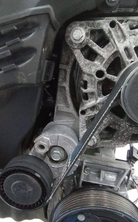 кронштейн генератора Dacia Duster 1 поколение 2012, 1.5 л., дизель, МКПП, 8200669494 - фото №1